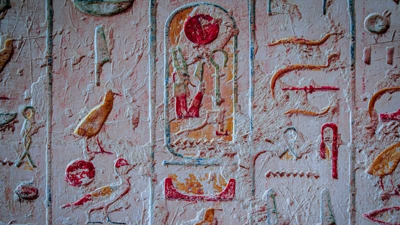Hieroglyphics, hemispheric dominance, and polarised thinking